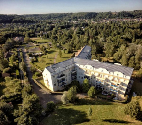 Residence Hotel Les Ducs De Chevreuse avec Hébergement, Repas & PDJ, Séminaire, Bureau & Parking